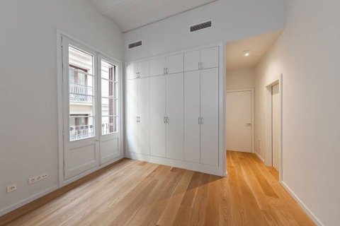 Apartamento de 2 dormitorios en venta en Barcelona, Cataluña, Spain № 6340 - foto 13