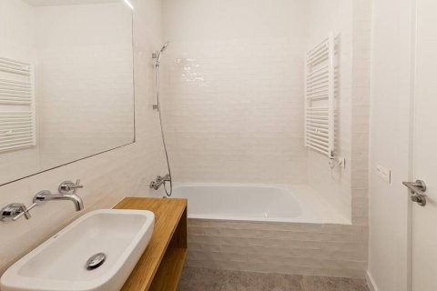 Apartamento de 2 dormitorios en venta en Barcelona, Cataluña, Spain № 6340 - foto 11