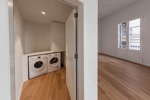 Apartamento de 2 dormitorios en venta en Barcelona, Cataluña, Spain № 6340 - foto 7
