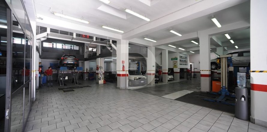 Propiedad comercial de 163 m² en venta en Sants-Montjuïc, Barcelona, Cataluña, Spain № 5184