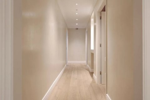 Apartamento de 3 dormitorios en venta en Barcelona, Cataluña, Spain № 1469 - foto 19
