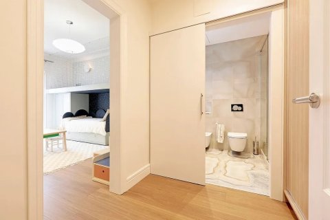 Apartamento de 3 dormitorios en venta en Barcelona, Cataluña, Spain № 1469 - foto 25