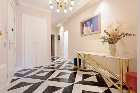 Apartamento de 3 dormitorios en venta en Barcelona, Cataluña, Spain № 1469 - foto 18