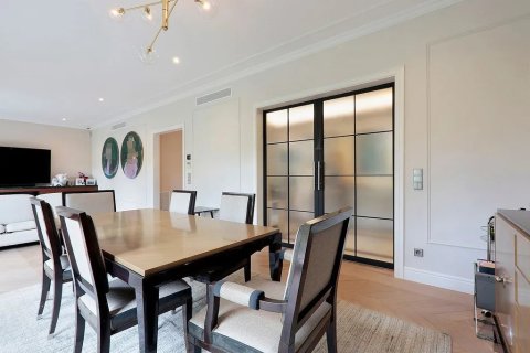 Apartamento de 3 dormitorios en venta en Barcelona, Cataluña, Spain № 1469 - foto 12