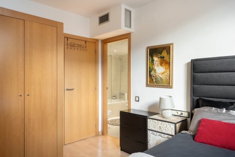 Apartamento de 3 dormitorios en venta en Barcelona, Cataluña, Spain № 1470 - foto 17