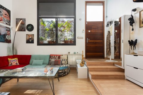 Apartamento de 3 dormitorios en venta en Barcelona, Cataluña, Spain № 1470 - foto 10