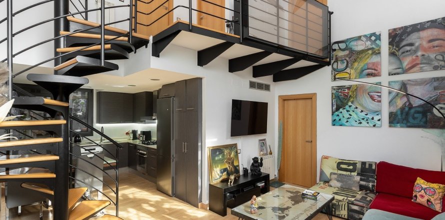 Apartamento de 3 dormitorios en venta en Barcelona, Cataluña, Spain № 1470