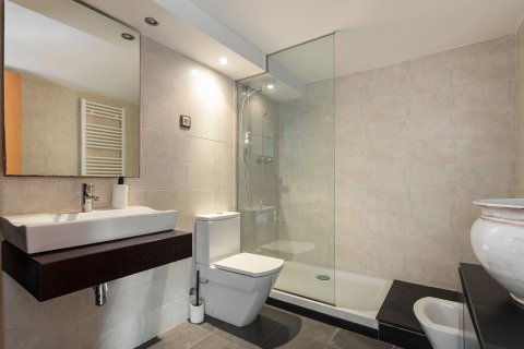 Apartamento de 3 dormitorios en venta en Barcelona, Cataluña, Spain № 1470 - foto 28