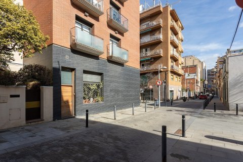 Apartamento de 3 dormitorios en venta en Barcelona, Cataluña, Spain № 1470 - foto 3