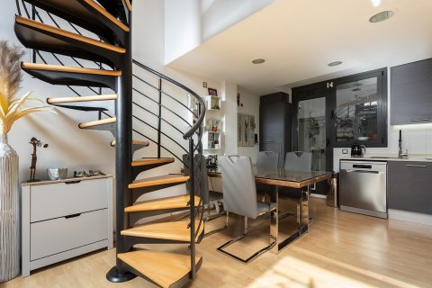 Apartamento de 3 dormitorios en venta en Barcelona, Cataluña, Spain № 1470 - foto 22