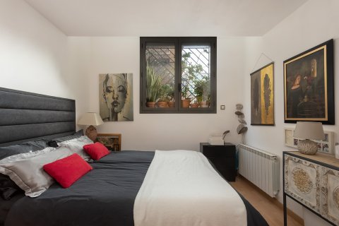 Apartamento de 3 dormitorios en venta en Barcelona, Cataluña, Spain № 1470 - foto 15