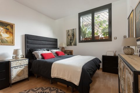 Apartamento de 3 dormitorios en venta en Barcelona, Cataluña, Spain № 1470 - foto 14
