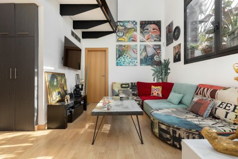 Apartamento de 3 dormitorios en venta en Barcelona, Cataluña, Spain № 1470 - foto 8