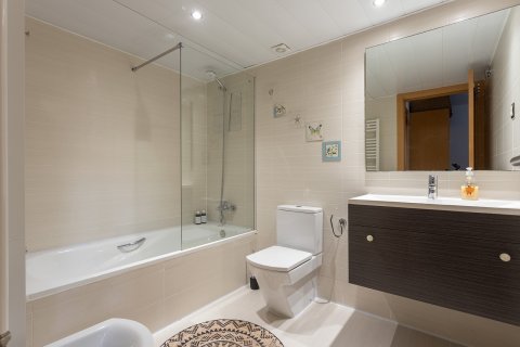 Apartamento de 3 dormitorios en venta en Barcelona, Cataluña, Spain № 1470 - foto 18