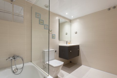 Apartamento de 3 dormitorios en venta en Barcelona, Cataluña, Spain № 1470 - foto 19