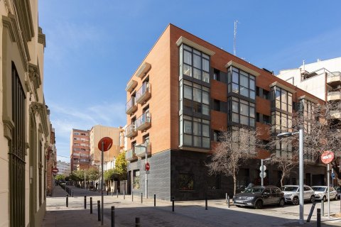 Apartamento de 3 dormitorios en venta en Barcelona, Cataluña, Spain № 1470 - foto 2