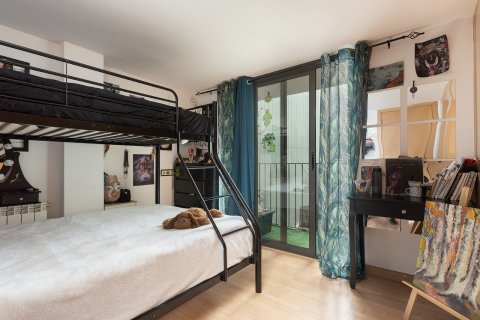 Apartamento de 3 dormitorios en venta en Barcelona, Cataluña, Spain № 1470 - foto 26