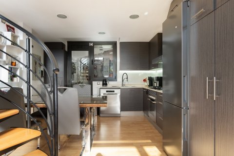 Apartamento de 3 dormitorios en venta en Barcelona, Cataluña, Spain № 1470 - foto 12
