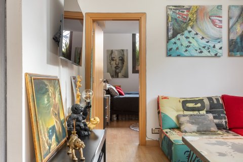 Apartamento de 3 dormitorios en venta en Barcelona, Cataluña, Spain № 1470 - foto 13