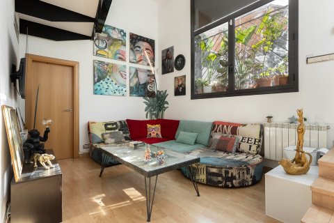 Apartamento de 3 dormitorios en venta en Barcelona, Cataluña, Spain № 1470 - foto 7