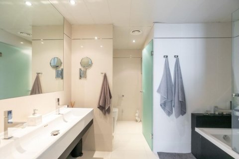 Apartamento de 3 dormitorios en venta en Barcelona, Cataluña, Spain № 1466 - foto 15
