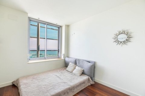 Apartamento de 3 dormitorios en venta en Barcelona, Cataluña, Spain № 1466 - foto 14