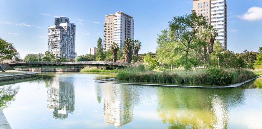 Apartamento de 3 dormitorios en venta en Barcelona, Cataluña, Spain № 1466