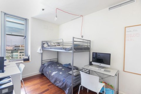Apartamento de 3 dormitorios en venta en Barcelona, Cataluña, Spain № 1466 - foto 16