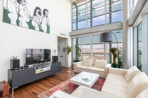 Apartamento de 3 dormitorios en venta en Barcelona, Cataluña, Spain № 1466 - foto 3
