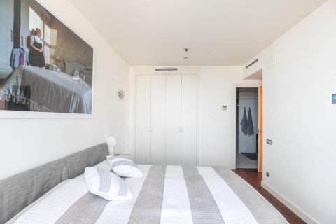 Apartamento de 3 dormitorios en venta en Barcelona, Cataluña, Spain № 1466 - foto 13