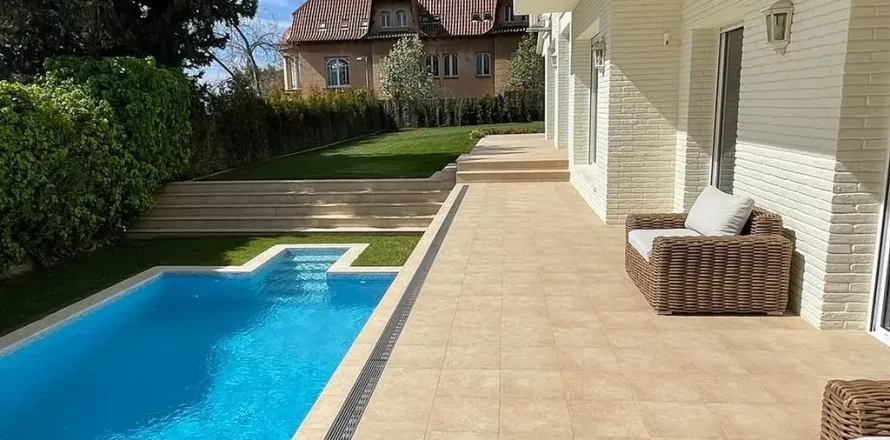 Сasa de 5 dormitorios en venta en Barcelona, Cataluña, Spain № 1467