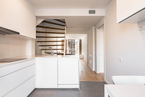 Ático de 4 dormitorios en venta en Barcelona, Cataluña, Spain № 6655 - foto 10