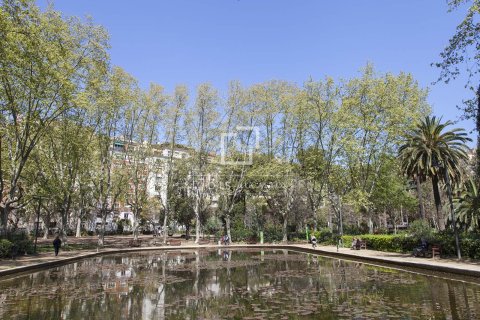 Apartamento de 5 dormitorios en venta en Barcelona, Cataluña, Spain № 4300 - foto 30
