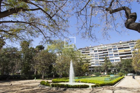 Apartamento de 5 dormitorios en venta en Barcelona, Cataluña, Spain № 4300 - foto 26