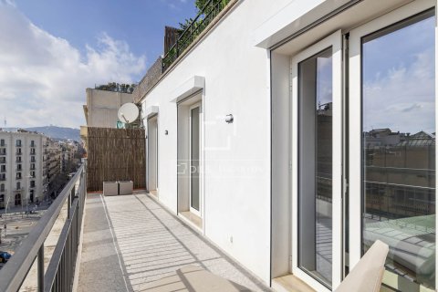 Ático de 3 dormitorios en venta en Barcelona, Cataluña, Spain № 4301 - foto 20