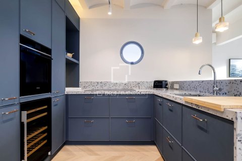 Ático de 3 dormitorios en venta en Barcelona, Cataluña, Spain № 4301 - foto 10