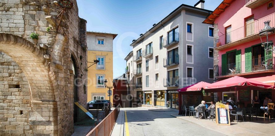 3 bedrooms apartment for sale in Girona, Catalonia, Spain № 7814