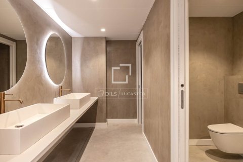 200 sq.m. apartment for sale in Barcelona, Catalonia, Spain № 6455 - photo 21