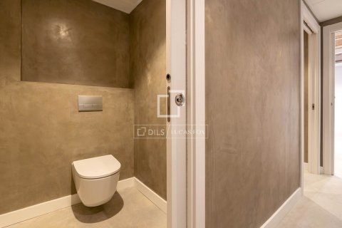 200 sq.m. apartment for sale in Barcelona, Catalonia, Spain № 6455 - photo 23