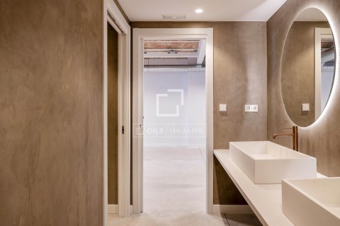 200 sq.m. apartment for sale in Barcelona, Catalonia, Spain № 6455 - photo 22