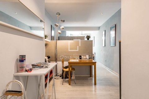 Apartamento de 2 dormitorios en venta en Barcelona, Cataluña, Spain № 6453 - foto 7