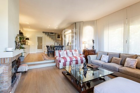 Casa adosada de 4 dormitorios en venta en Begur, Gerona, Cataluña, Spain № 5616 - foto 12