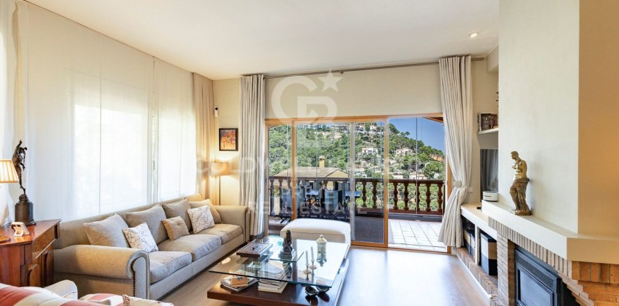 Casa adosada de 4 dormitorios en venta en Begur, Gerona, Cataluña, Spain № 5616