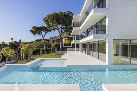Villa de 8 dormitorios en venta en Barcelona, Cataluña, Spain № 3735 - foto 4