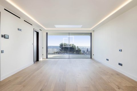 Villa de 8 dormitorios en venta en Barcelona, Cataluña, Spain № 3735 - foto 27