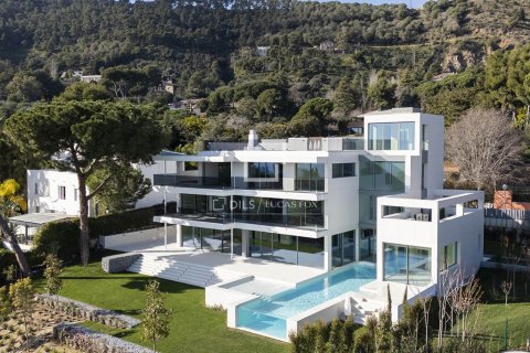 Villa de 8 dormitorios en venta en Barcelona, Cataluña, Spain № 3735 - foto 3