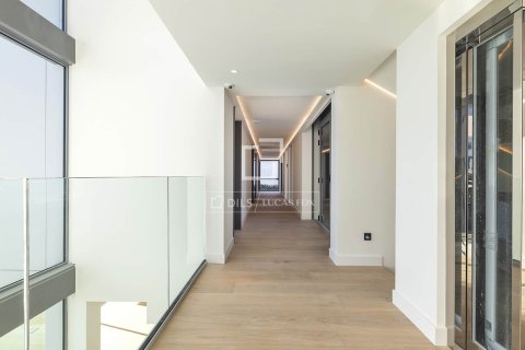 Villa de 8 dormitorios en venta en Barcelona, Cataluña, Spain № 3735 - foto 25