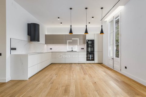Купить квартиру в Барселона, Испания с 4 спальни, 140м², № 3733 - фото 7