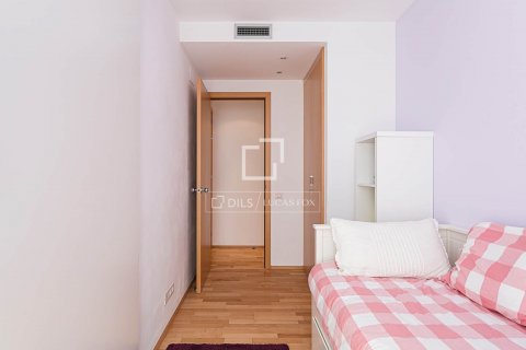 Apartamento de 3 dormitorios en venta en Barcelona, Cataluña, Spain № 8636 - foto 23
