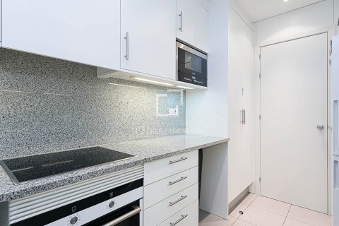 Apartamento de 3 dormitorios en venta en Barcelona, Cataluña, Spain № 8636 - foto 10